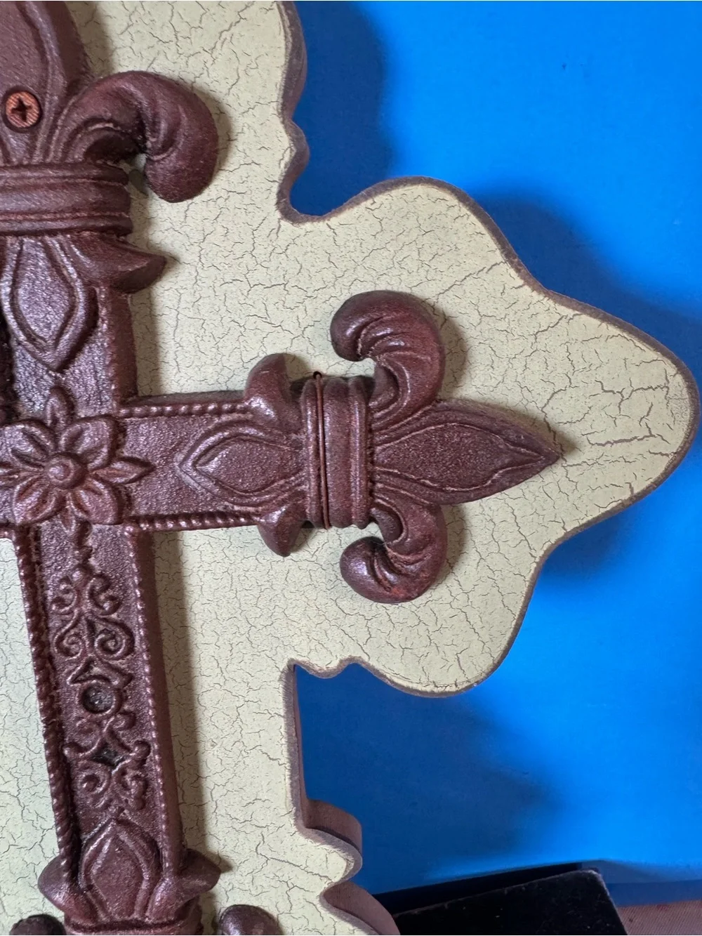 Decorative Fleur-de-Lis Cross Wall Plaque - Antique Brown on Cream